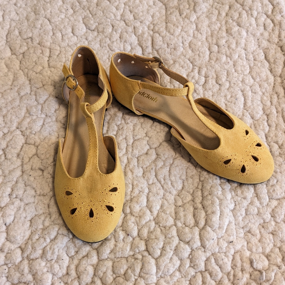 Modcloth Faux Suede T-Strap Flats